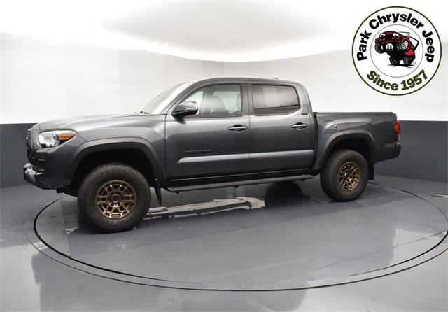 2023 Toyota RAV4 SR5 photo 3