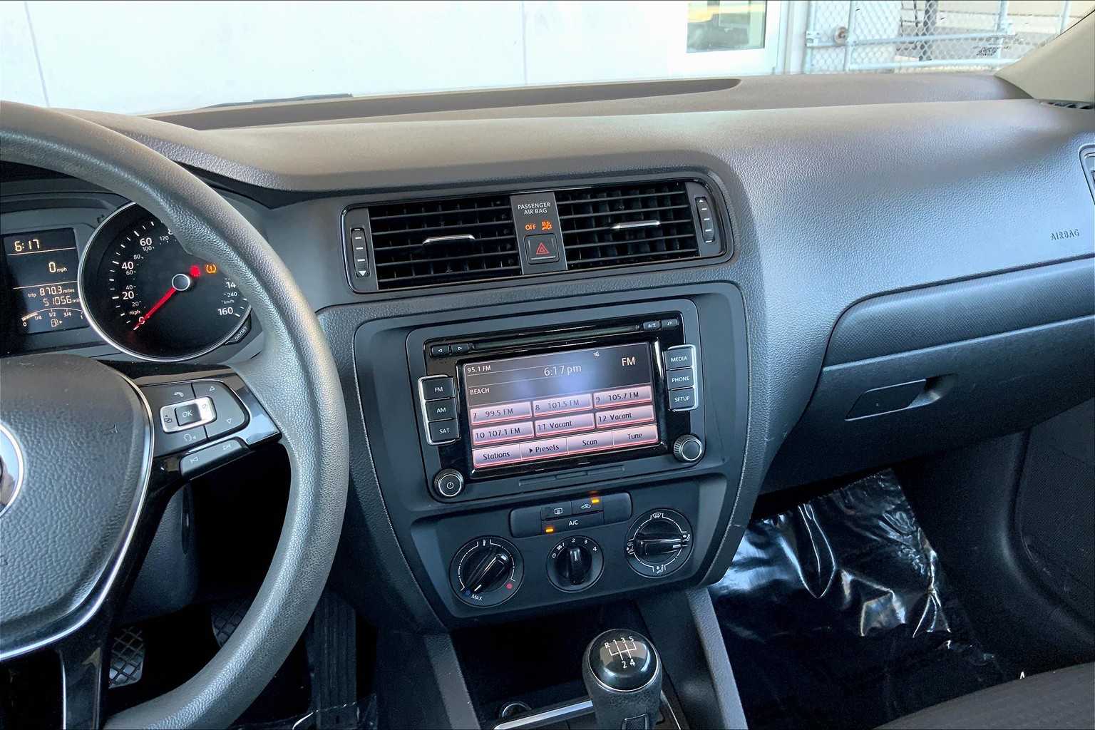 2015 Volkswagen Jetta 2.0 S photo 6