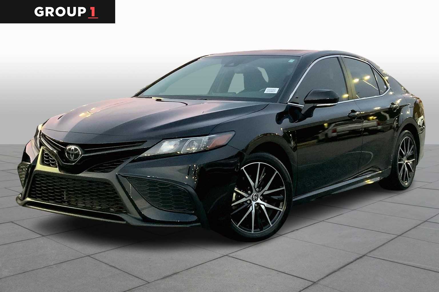 2023 Toyota Camry SE's photo