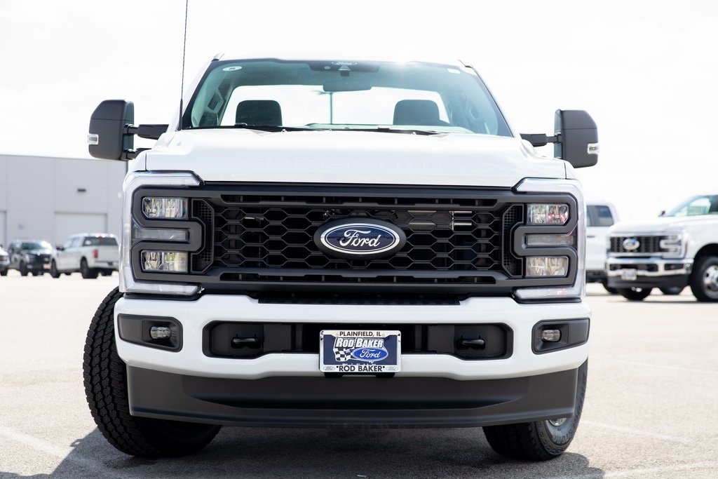 2025 Ford F-350 XL photo 2