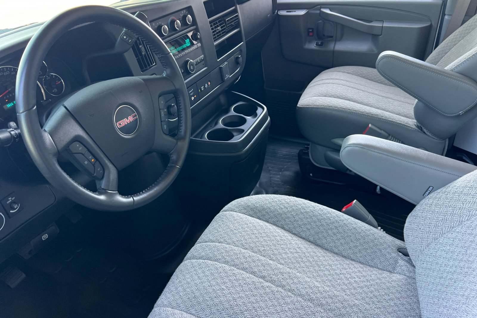 2023 Gmc Savana Cargo 2500 photo 8