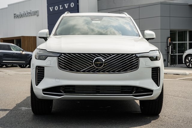 2026 Volvo XC90 T8 Plus photo 2