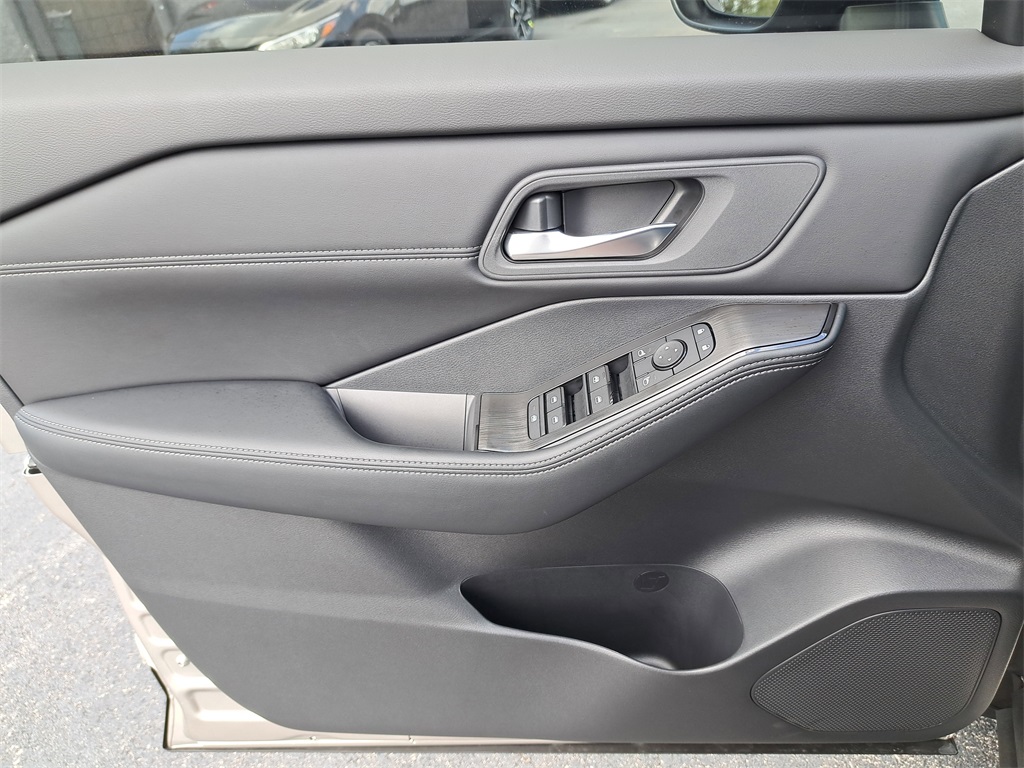 2026 Nissan Rogue SV photo 22