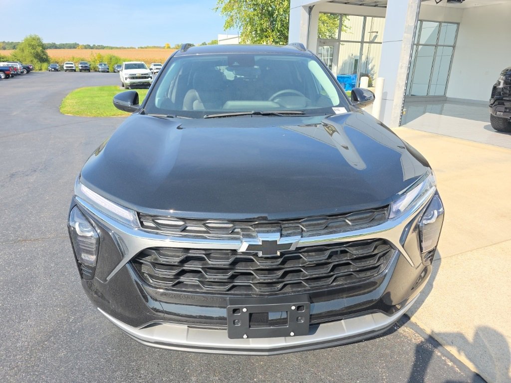 2026 Chevrolet Trax LT photo 2
