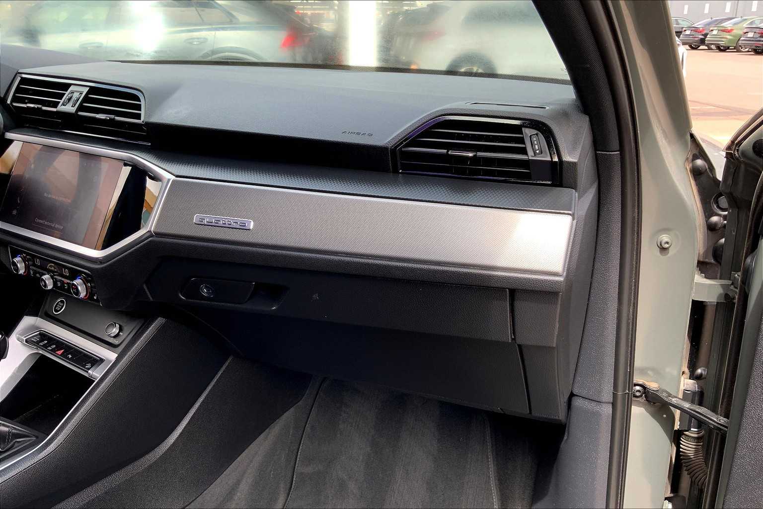 2022 Audi Q3 S line Premium Plus 45 TFSI photo 16