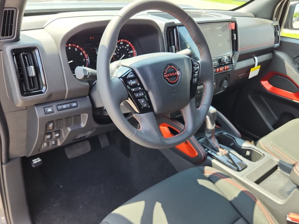 2025 Nissan Frontier Crew Cab PRO-4X photo 11