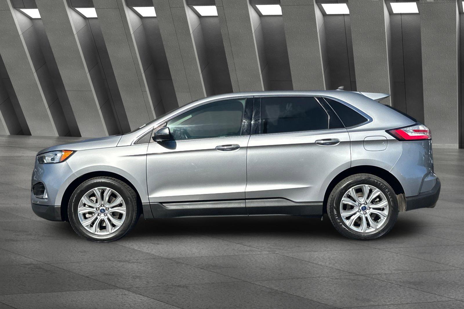 2022 Ford Edge Titanium photo 6