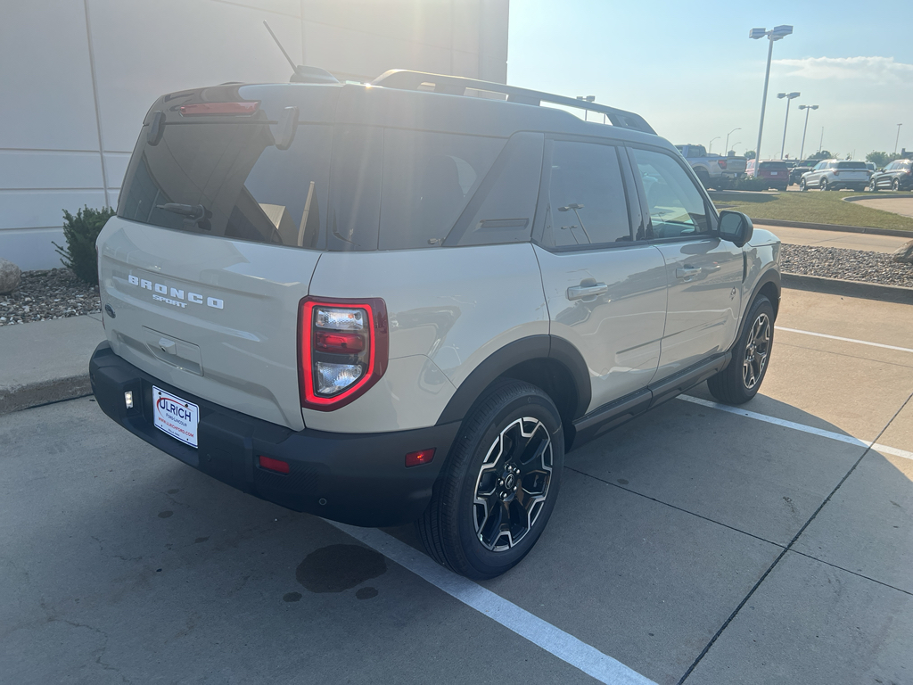 2025 Ford Bronco Sport Outer Banks photo 3