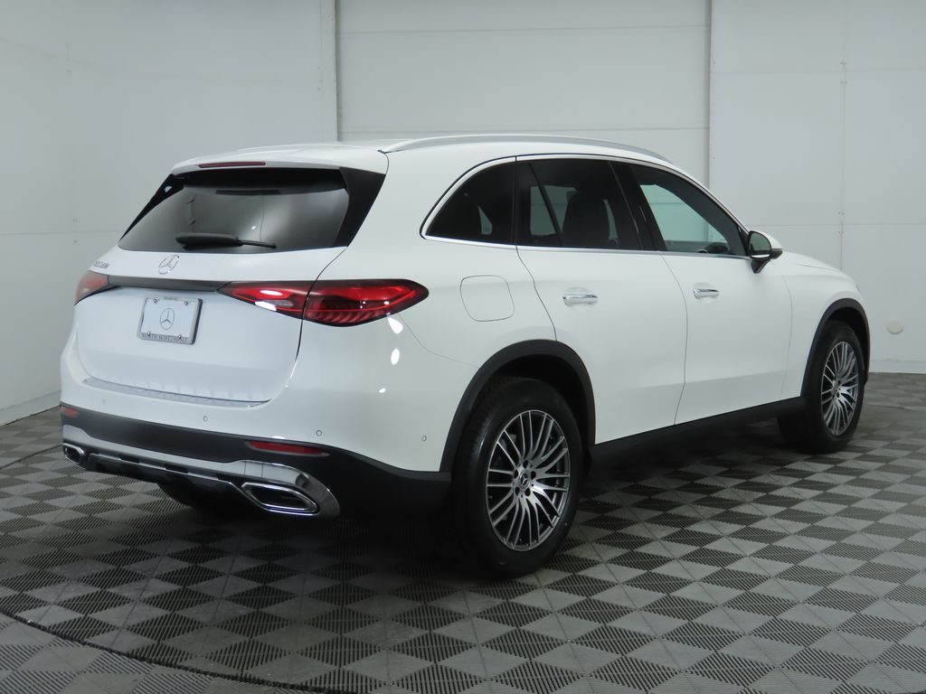 2025 Mercedes Benz GLC 300 photo 5