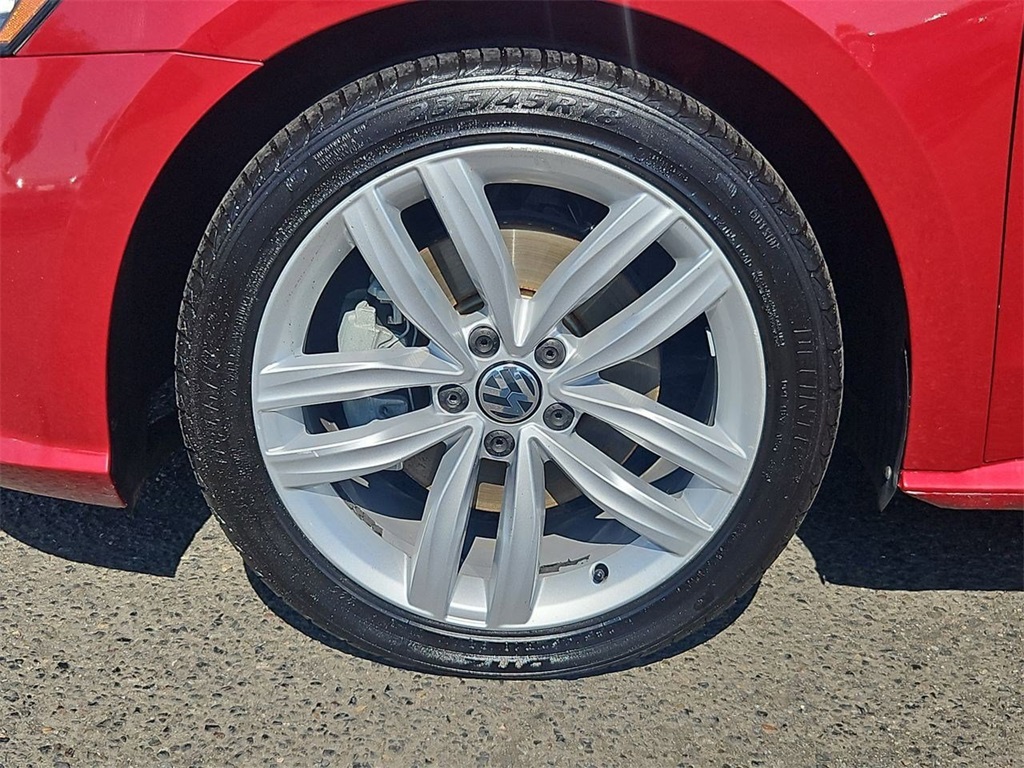 2019 Volkswagen Passat 2.0T Wolfsburg Edition photo 33