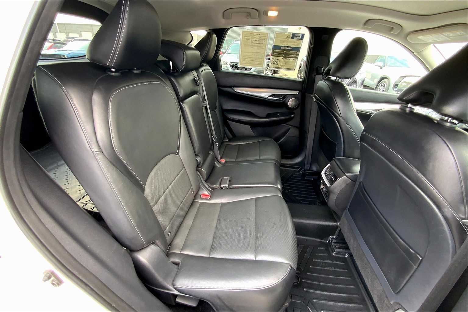2019 Infiniti QX50 Essential photo 19