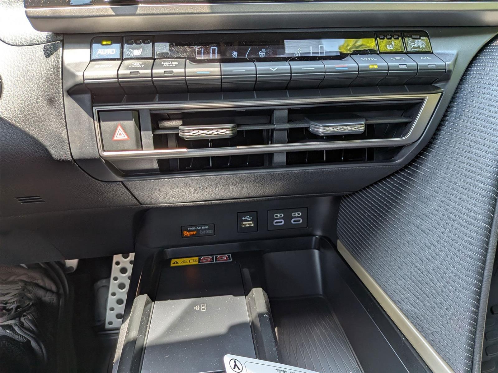 2025 Toyota Camry SE photo 22