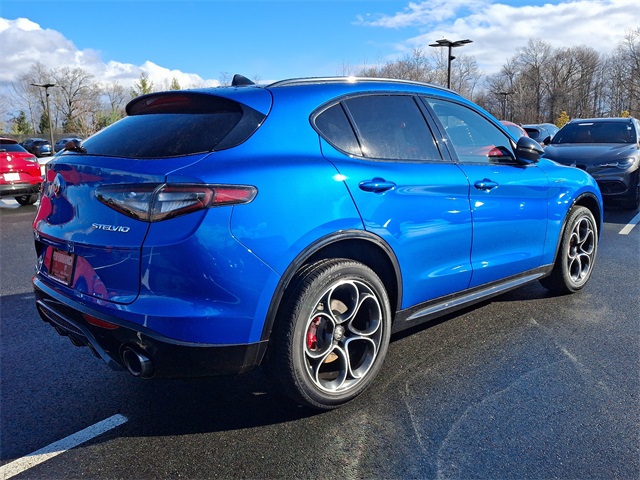 2024 Alfa Romeo Stelvio Ti photo 4
