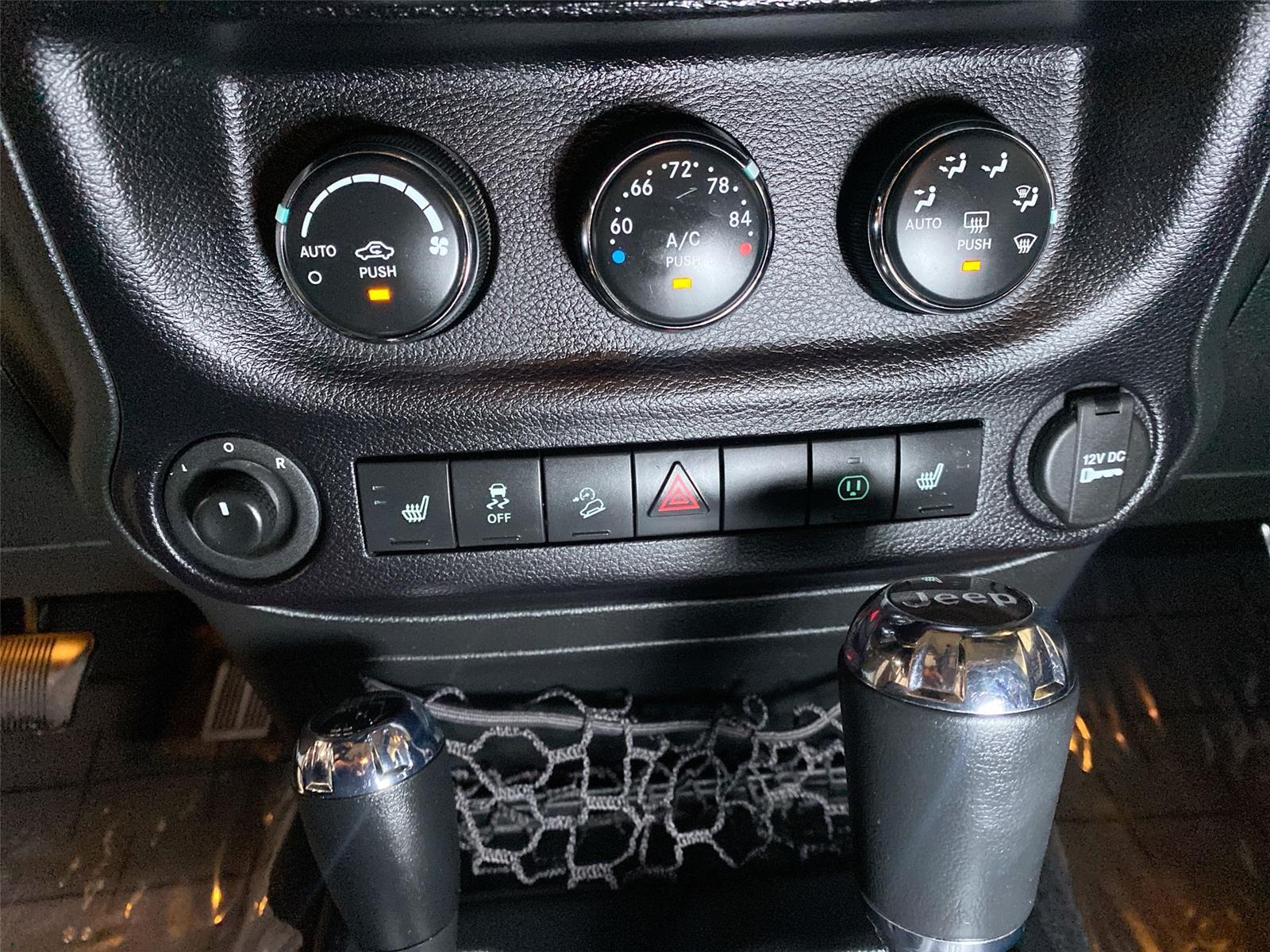 2016 Jeep Wrangler Rubicon photo 18
