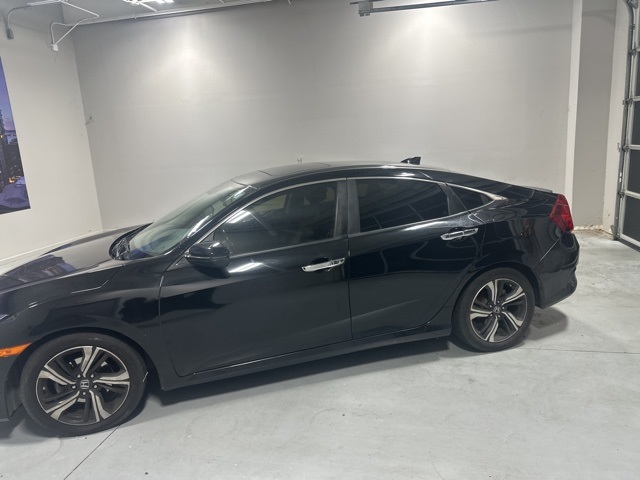 2018 Honda Civic Touring photo 3