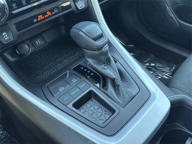 2023 Toyota RAV4 XLE photo 24