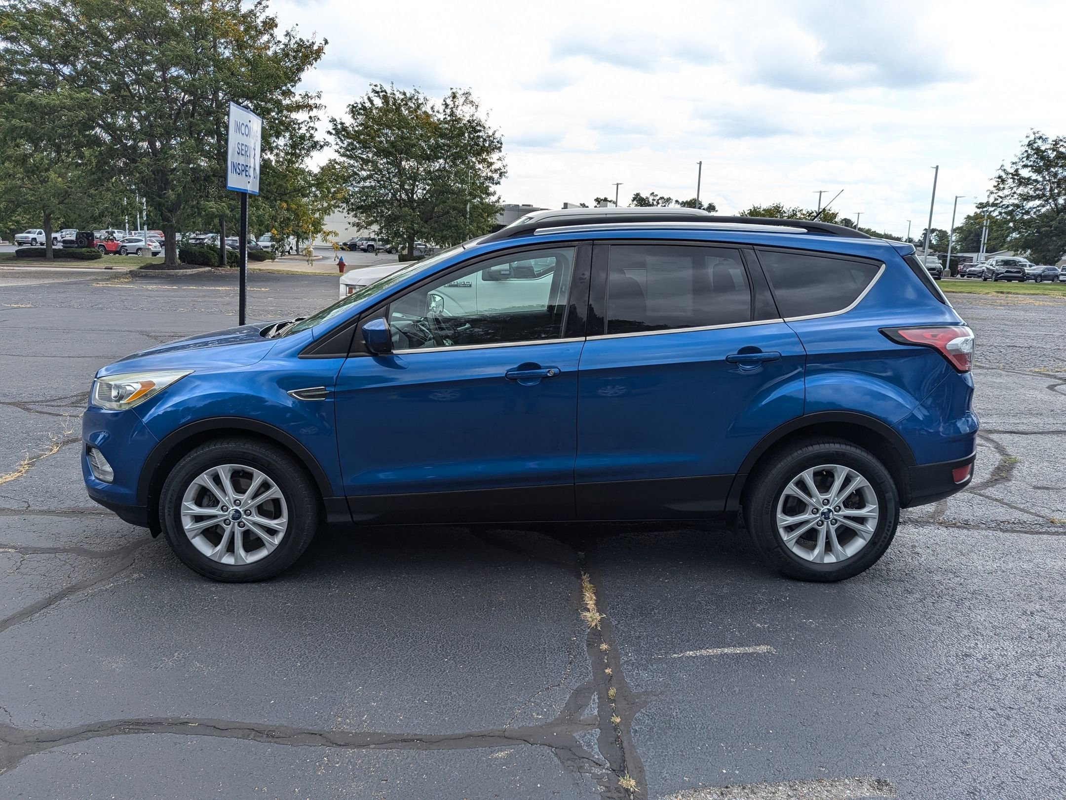 Used 2017 Ford Escape SE with VIN 1FMCU0GD3HUE15260 for sale in Mishawaka, IN