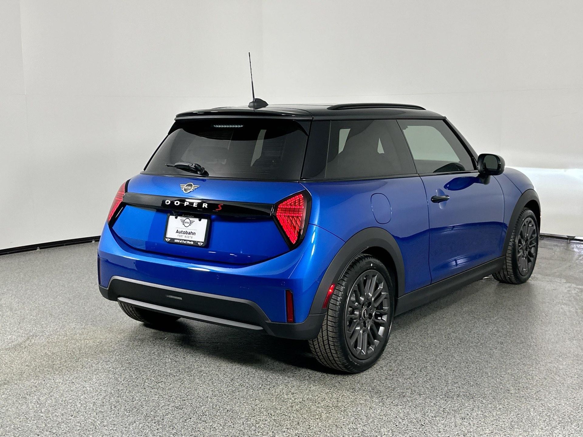 2025 Mini Cooper 2 Door Hardtop Signature photo 4