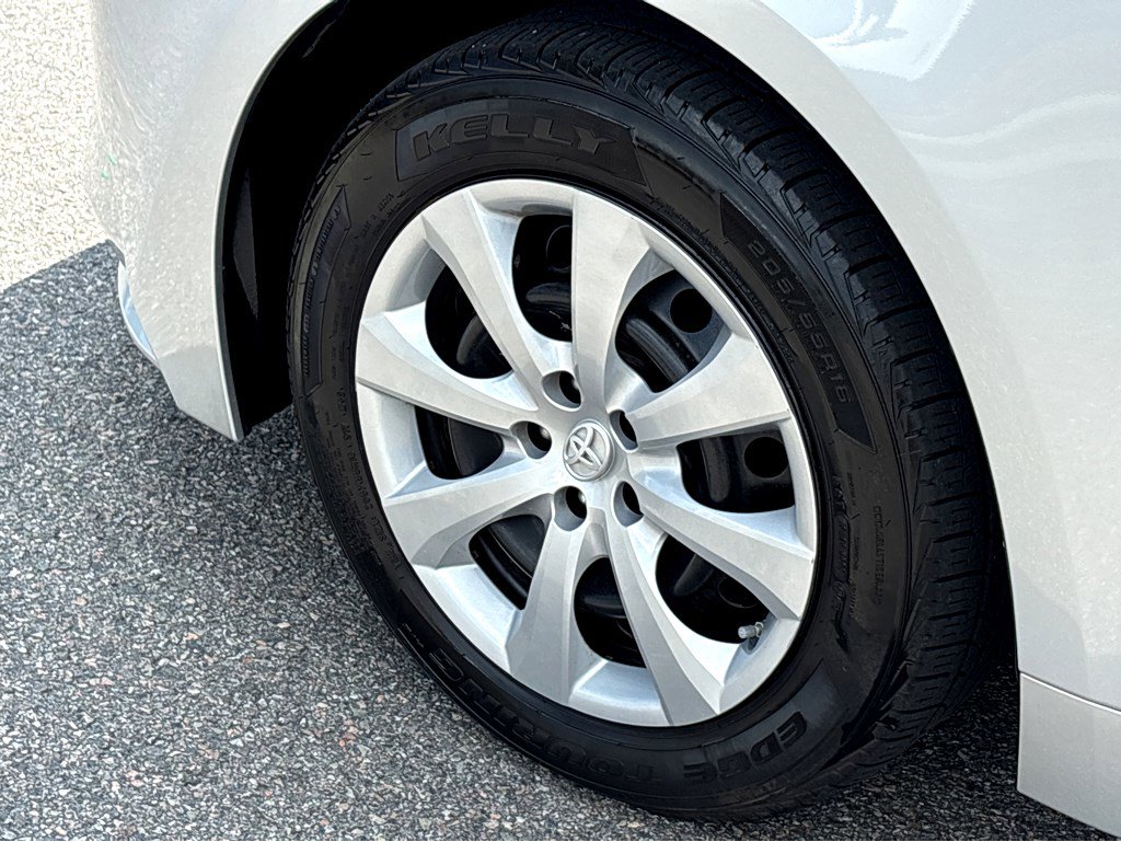 2022 Toyota Corolla LE photo 19