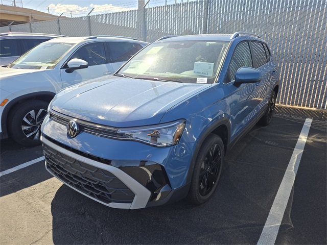 2025 Volkswagen Taos SE photo 2