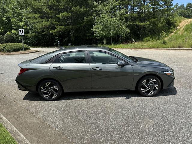 2025 Hyundai Elantra Hybrid Limited photo 4
