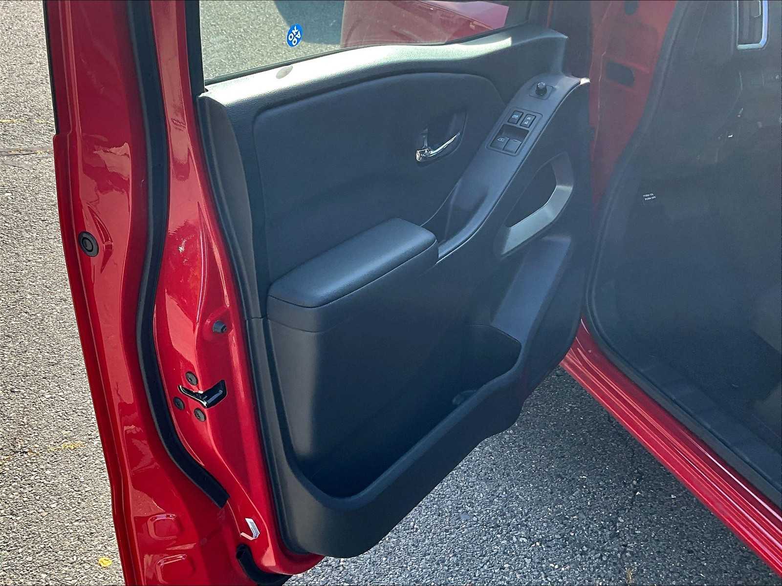 2025 Nissan Frontier SV photo 8