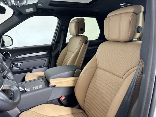 2025 Land Rover Discovery SE photo 13
