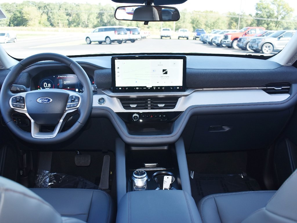 2025 Ford Explorer photo 4
