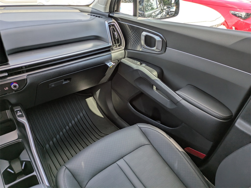 2025 Kia Sorento S photo 16