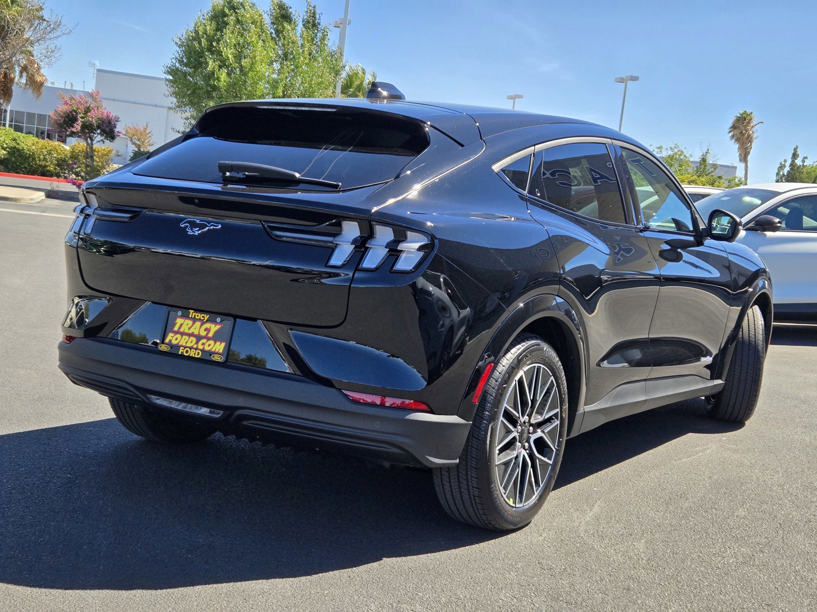 2025 Ford Mustang Mach-E Premium photo 4