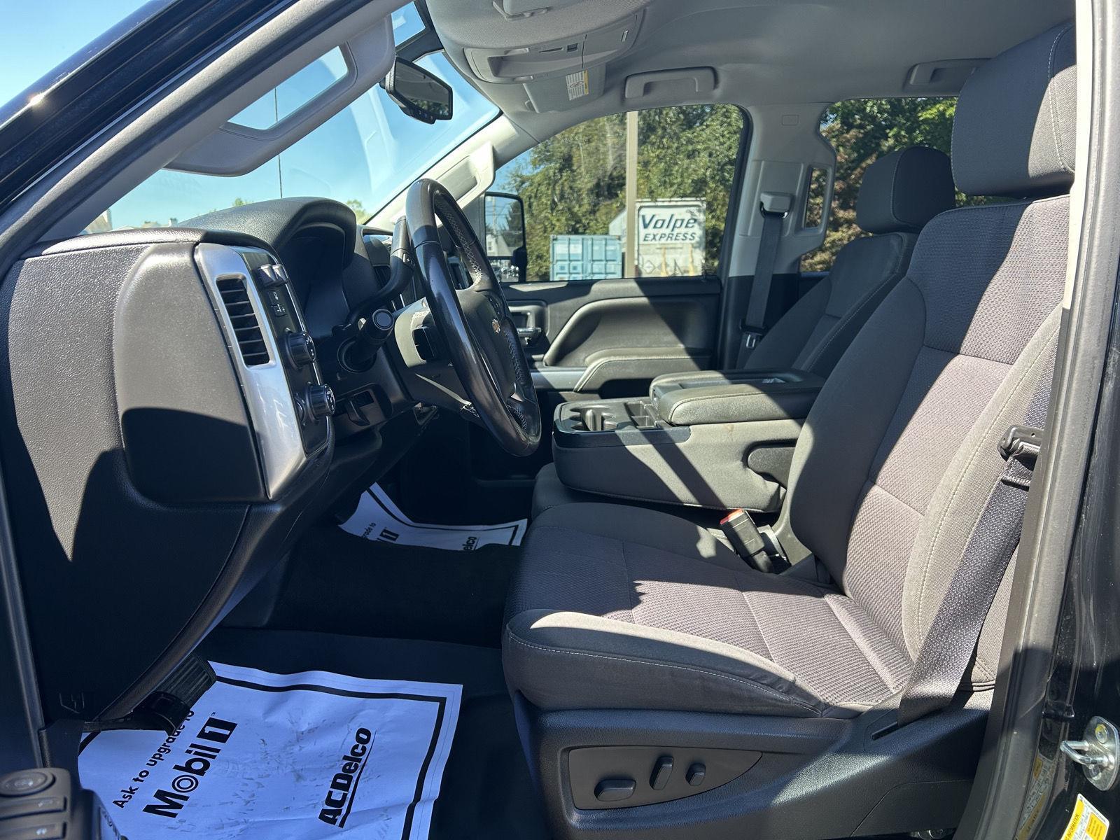2018 Chevrolet Silverado 2500HD LT photo 28
