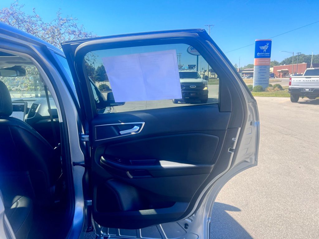 2022 Ford Edge SEL photo 28