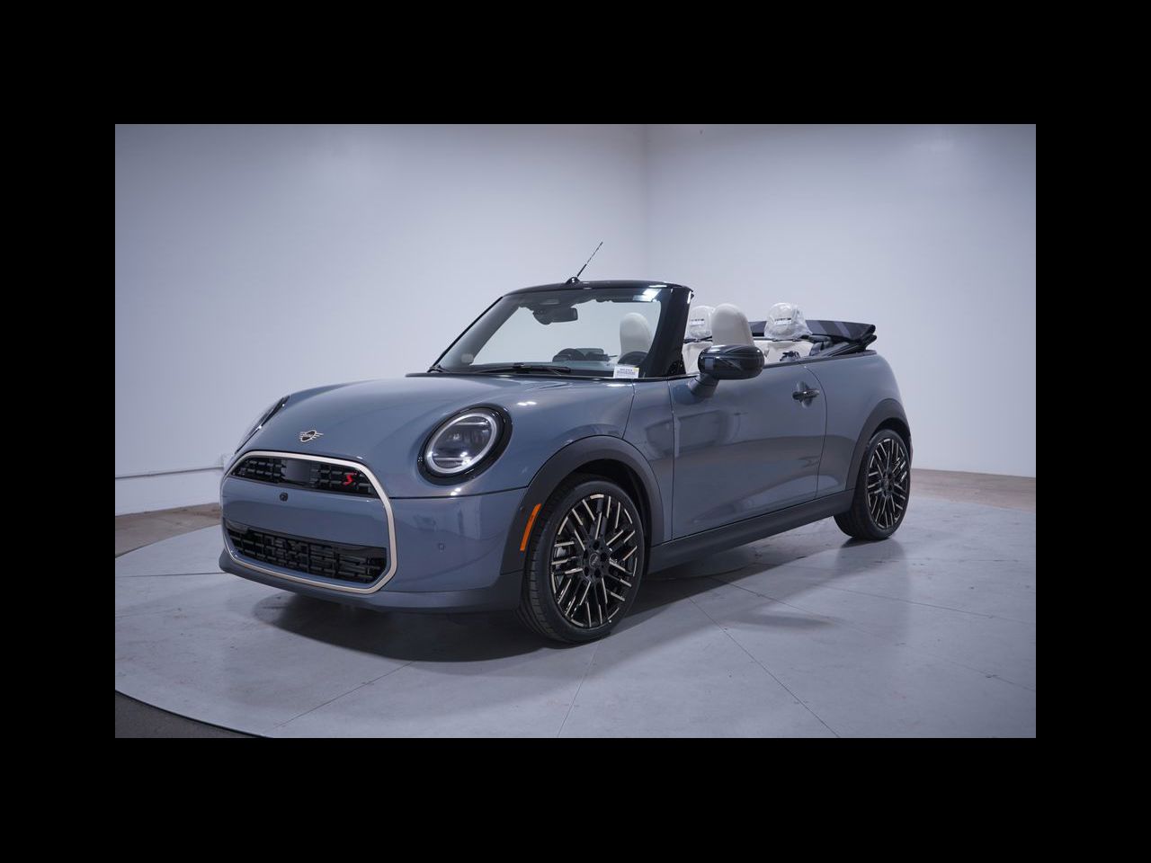 2026 MINI Convertible S's photo