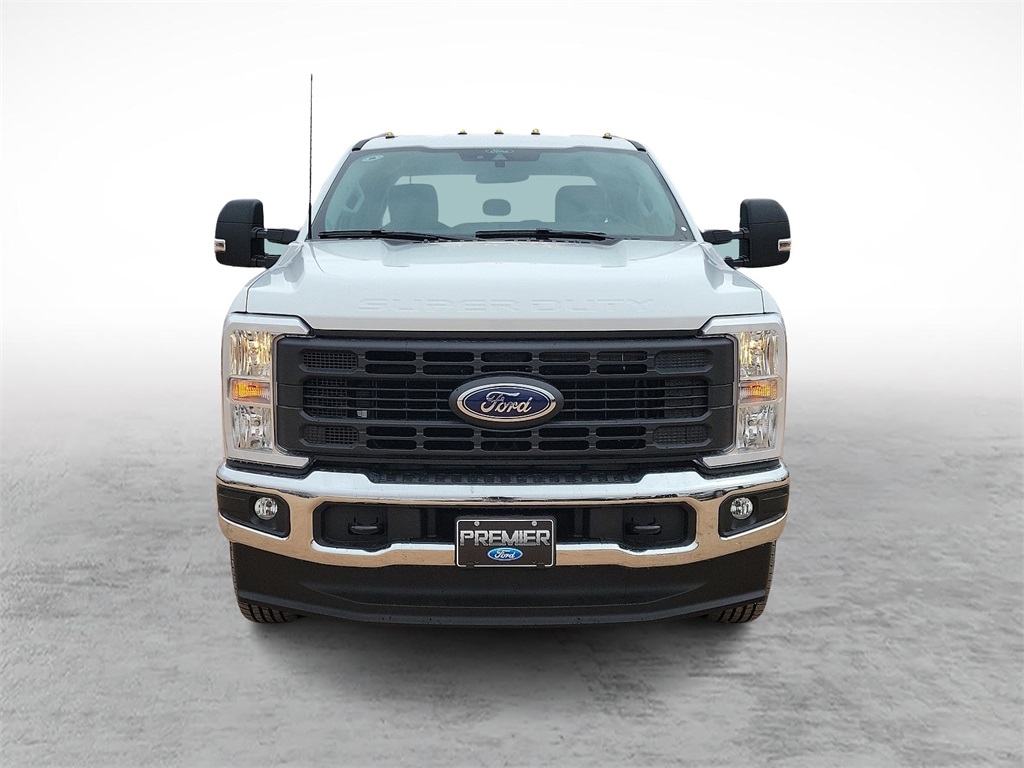 2025 Ford F-350 photo 3