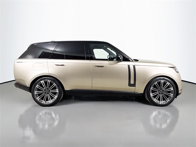 2025 Land Rover Range Rover SE photo 4
