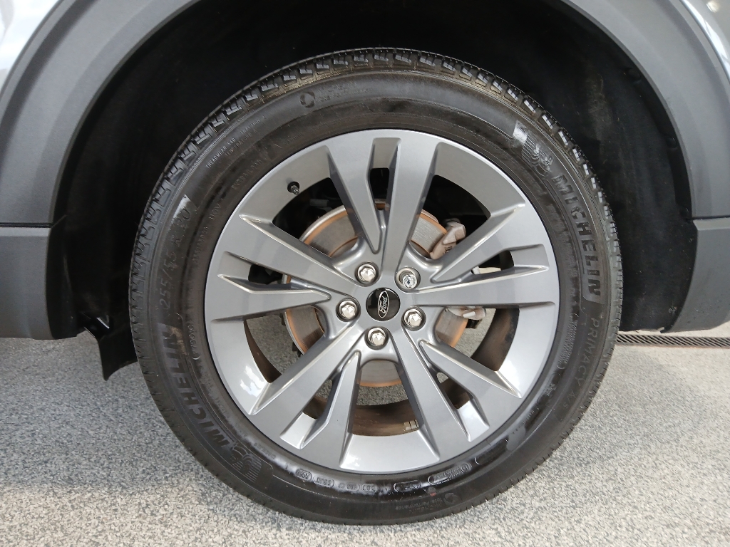 2023 Ford Explorer XLT photo 9