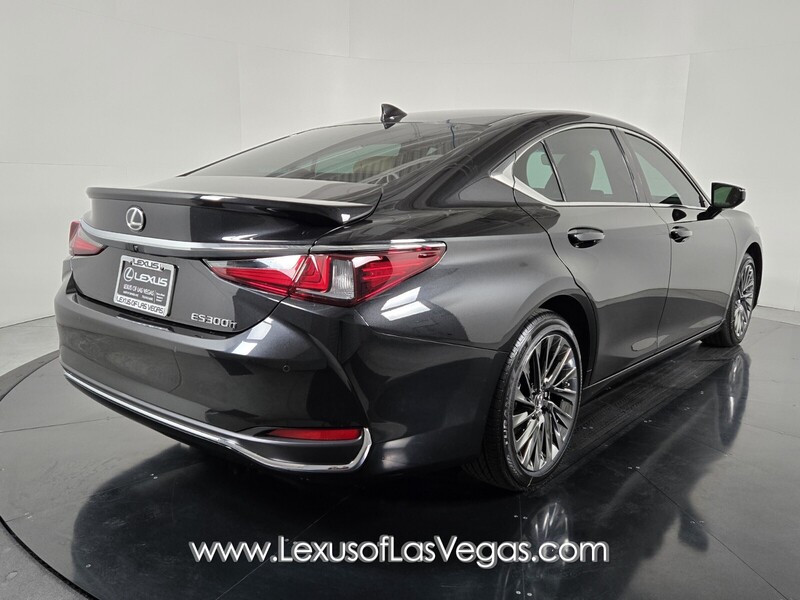 2025 Lexus ES 300h Luxury photo 3