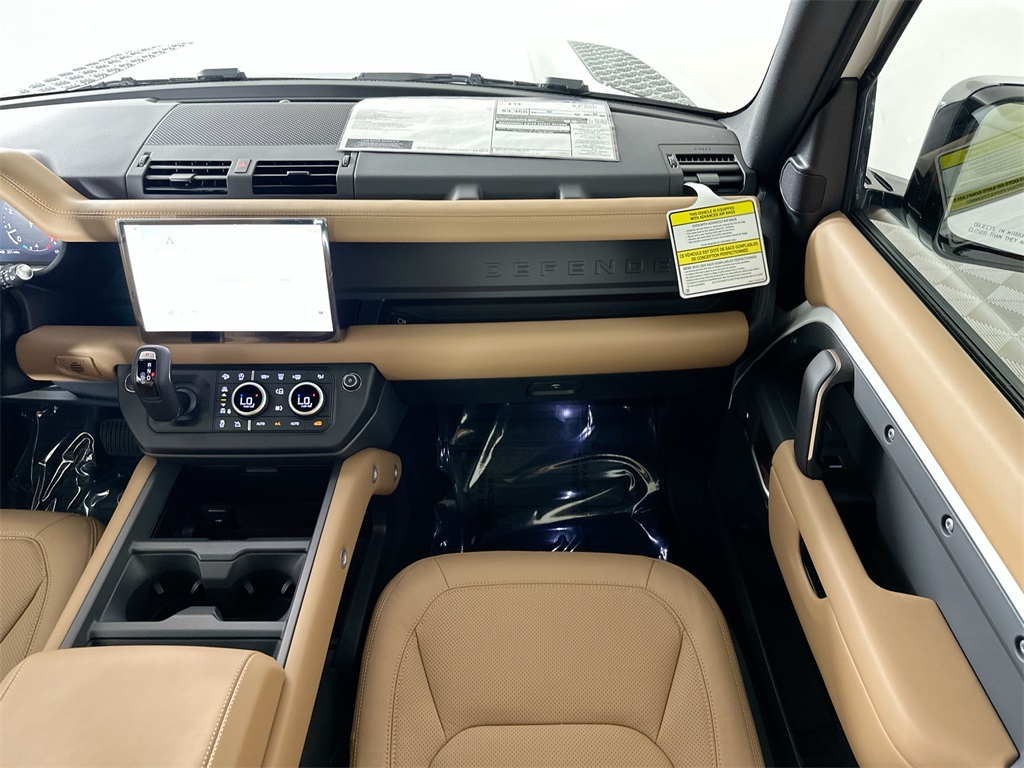 2025 Land Rover Defender 90 X-Dynamic SE photo 25