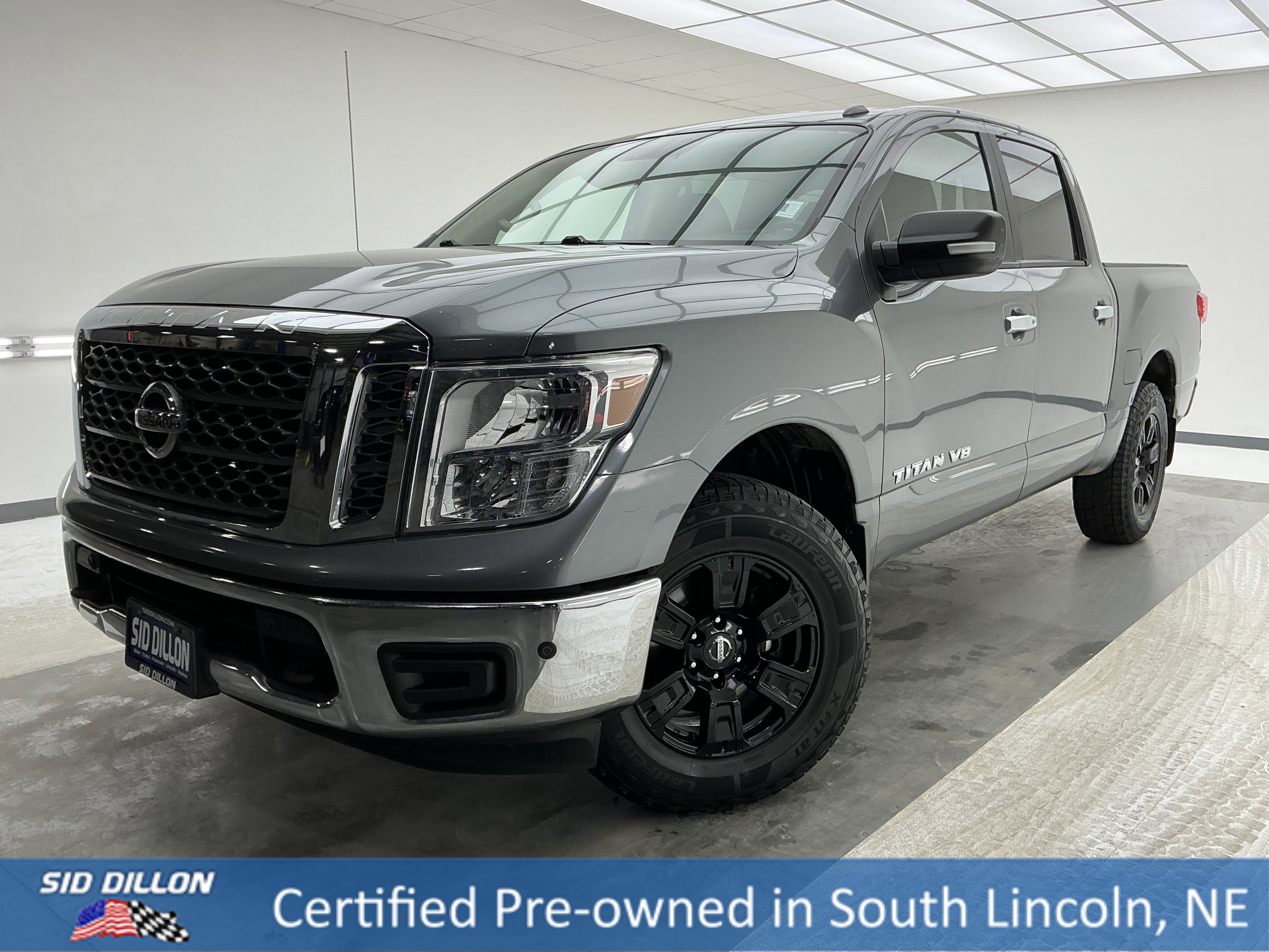 2018 Nissan Titan SV's photo