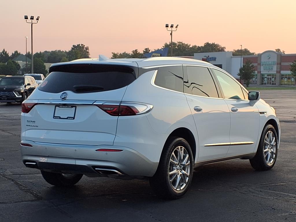 2023 Buick Enclave Essence photo 10