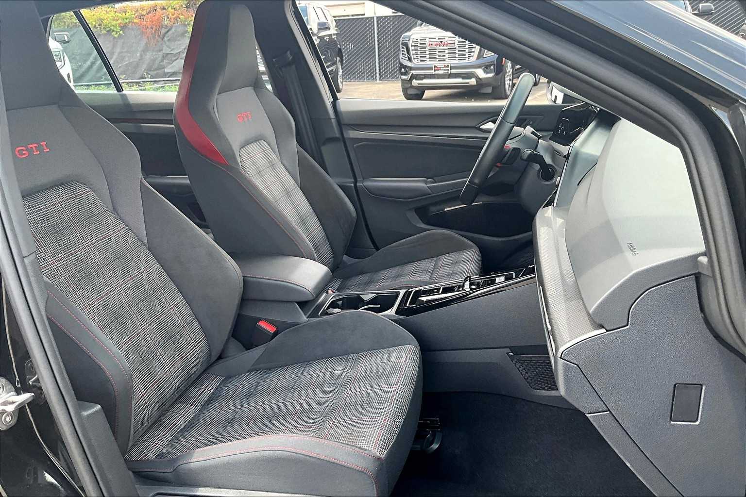 2024 Volkswagen Golf GTI S photo 8