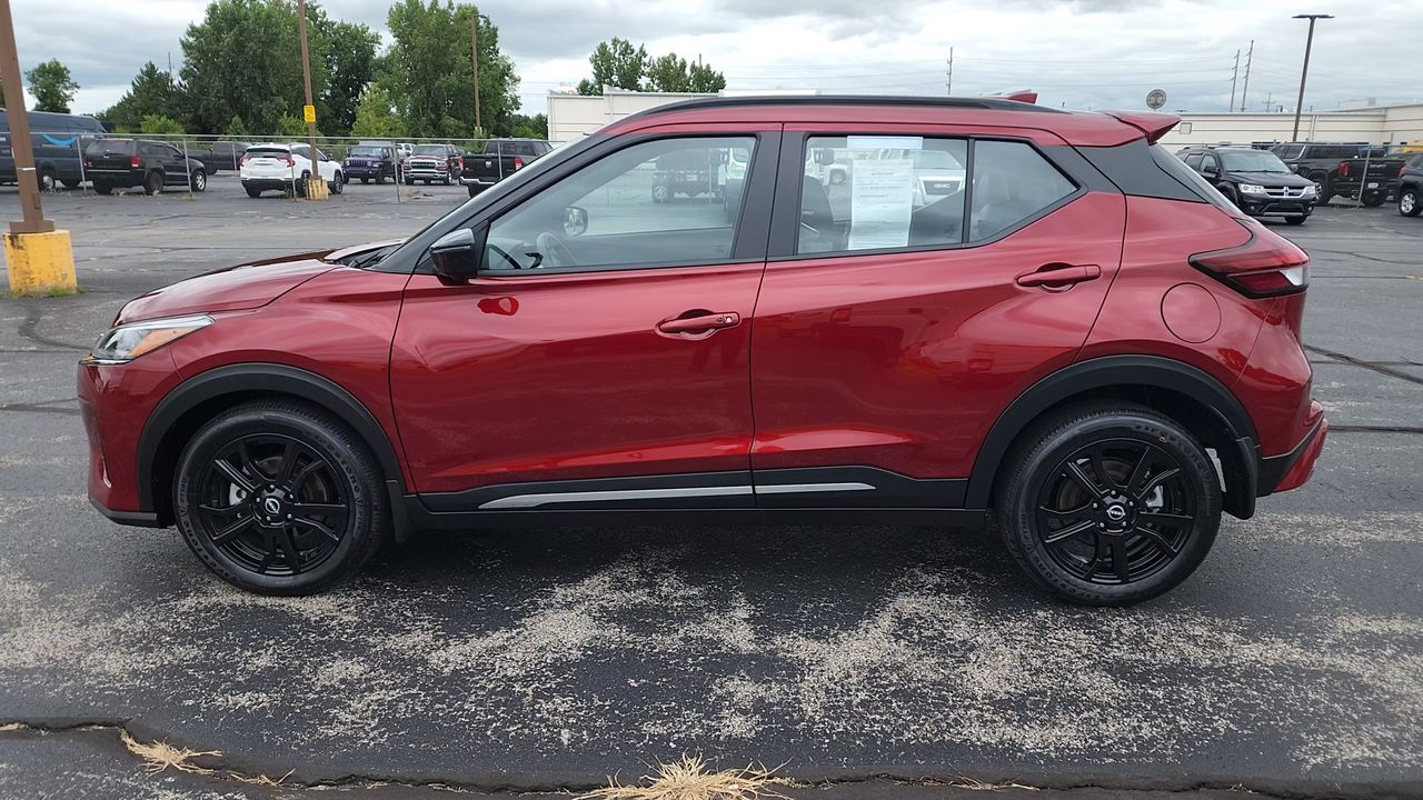 2024 Nissan Kicks SR photo 5