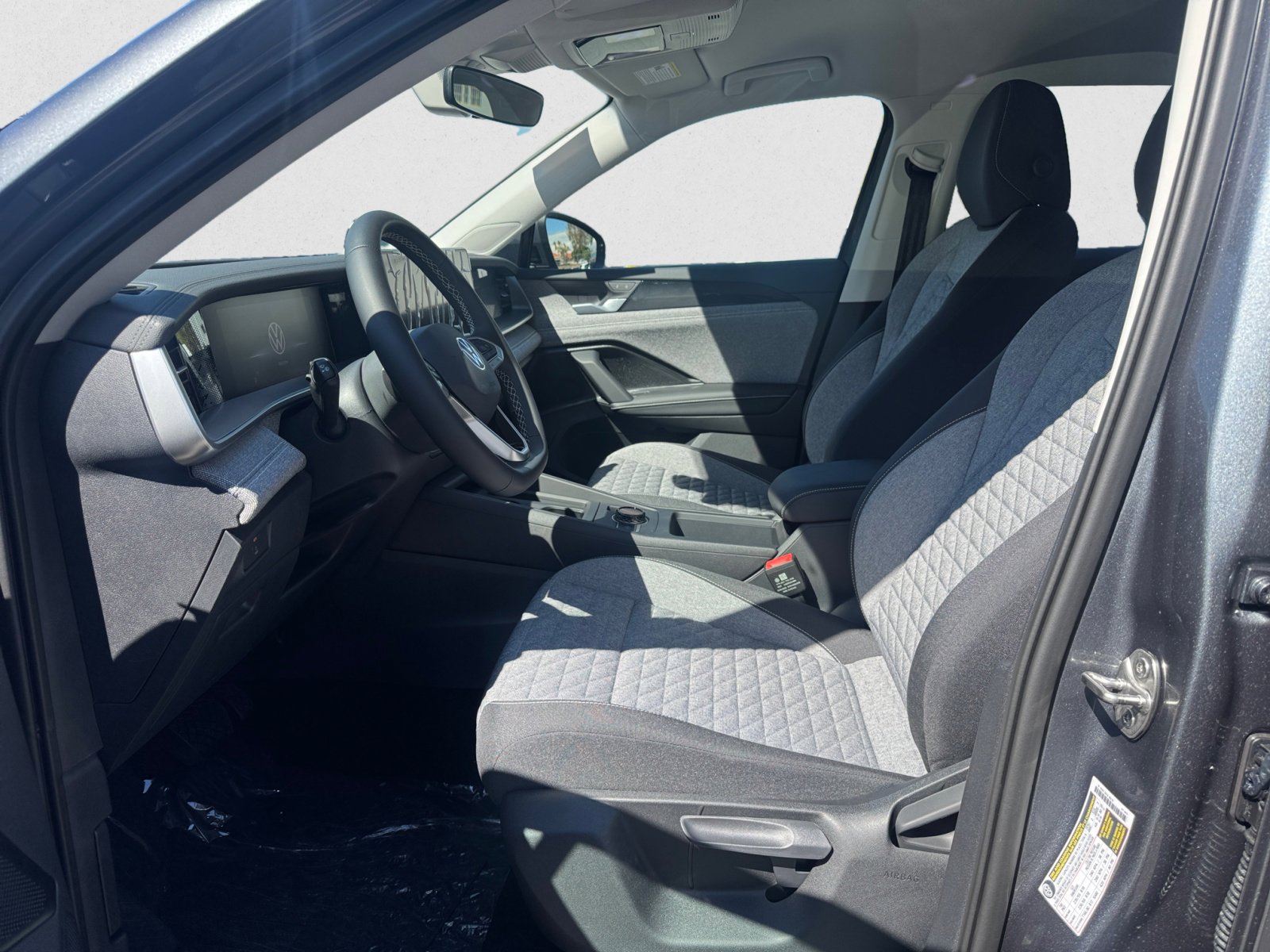 2025 Volkswagen Tiguan S photo 8
