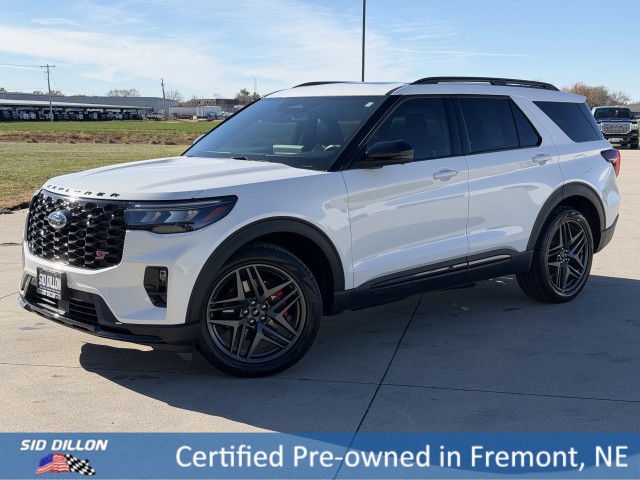 2025 Ford Explorer ST's photo