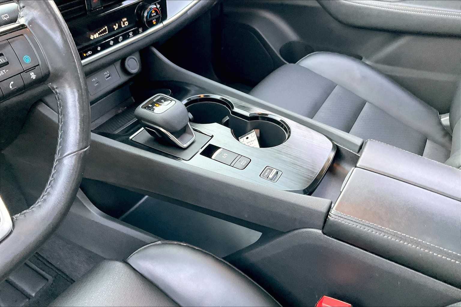 2022 Nissan Rogue SV photo 14