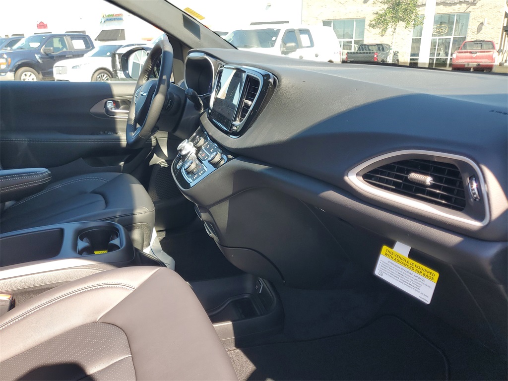 2026 Chrysler Voyager LX photo 30