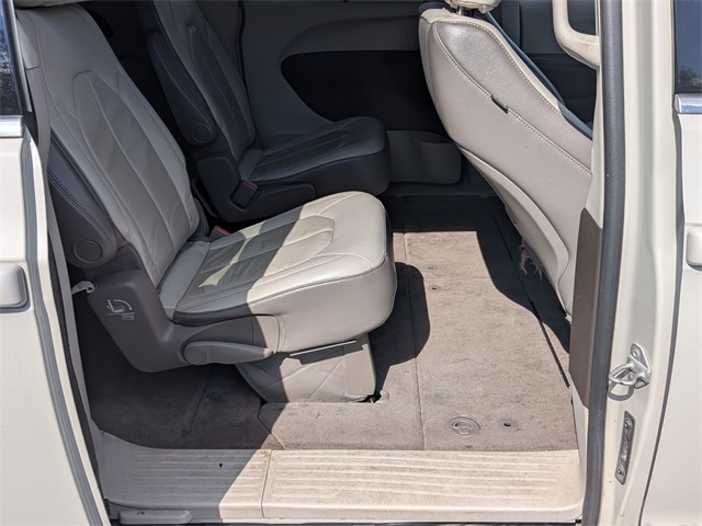 2017 Chrysler Pacifica Touring L photo 31