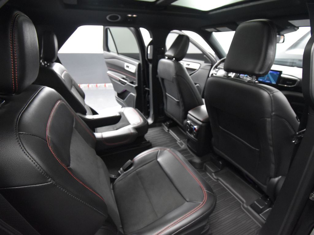 2024 Ford Explorer ST-Line photo 39