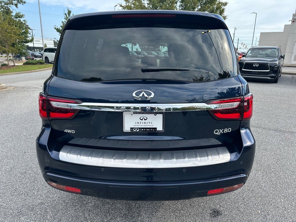 2022 Infiniti QX80 Luxe photo 4