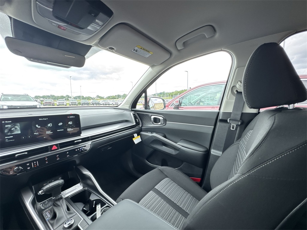 2025 Kia Sorento LX photo 11